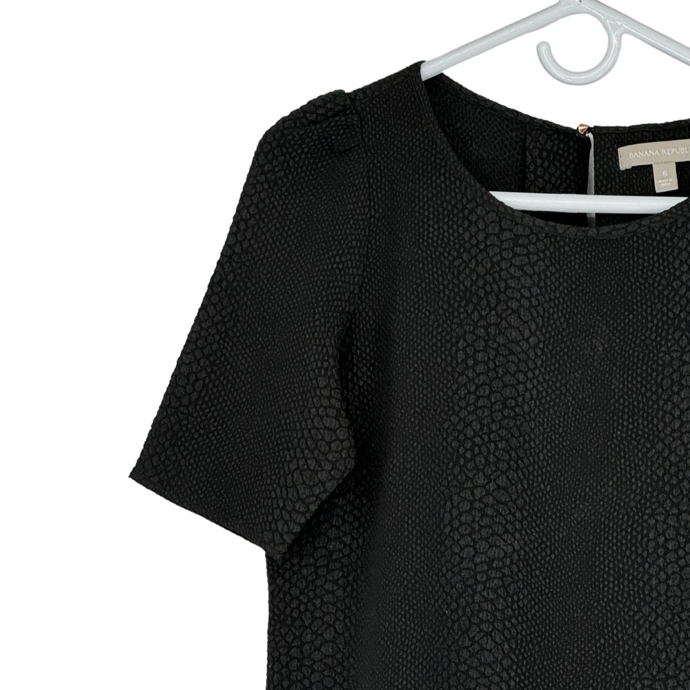 *Women’s Banana Republic Size 6 Black Textured Polyester/Elastane SS Top - Picture 3 of 8